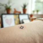 Małe tatuaże męskie: dlaczego są modne w 2024 roku?